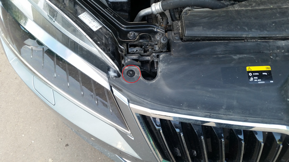 На другой стороне такой же. — Skoda Superb Mk3