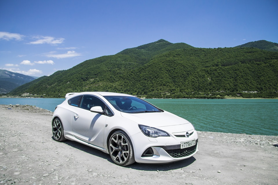 Opel Astra OPC J белая