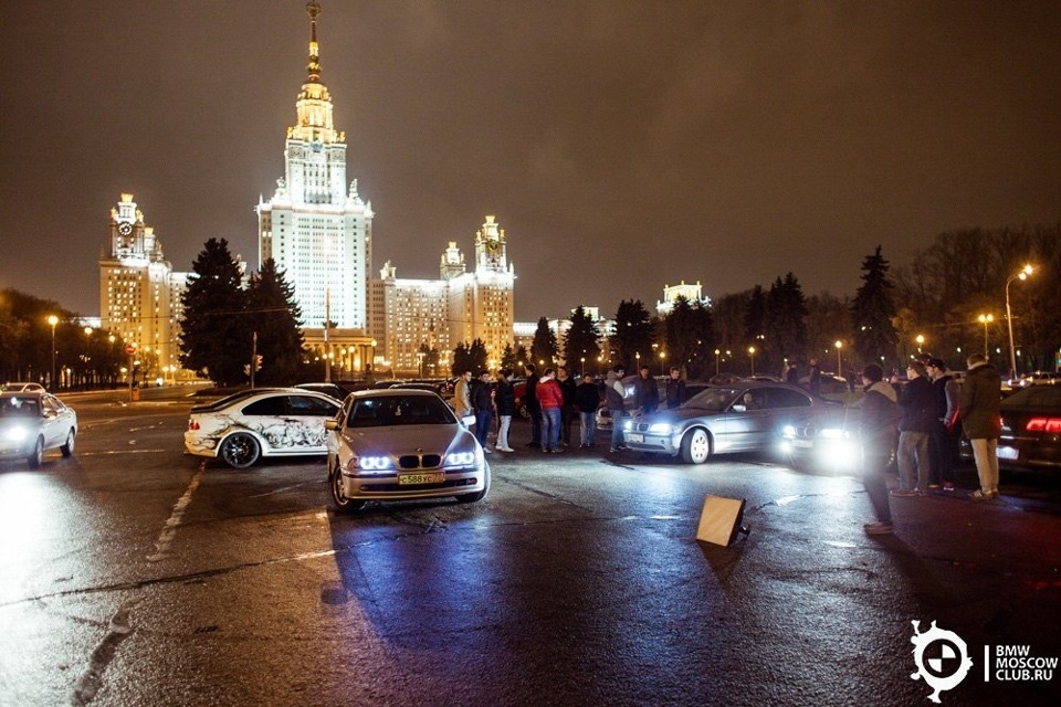 БМВ е60 ночью около МГУ