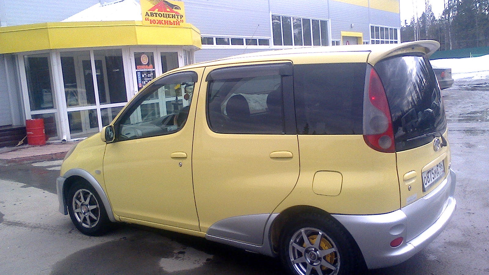 Toyota Funcargo Hertz drive2