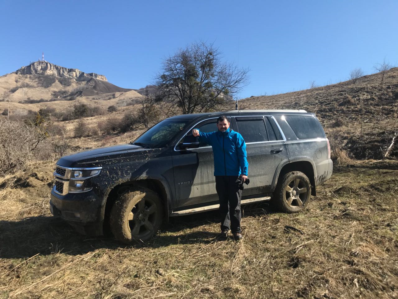 Chevrolet Tahoe 2015 с человеком