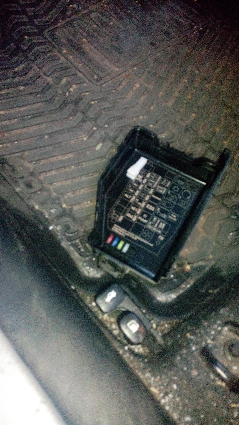 Тускло горит левая фара — Hyundai Solaris, 1,6 л, 2013 года | своими ...