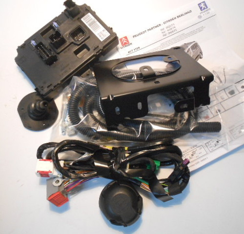 Супер набор. Все болтики, шайбы, хомуты, резинки, кронштейн. Работать с таким одно удовольствие. — Peugeot Partner Tepee