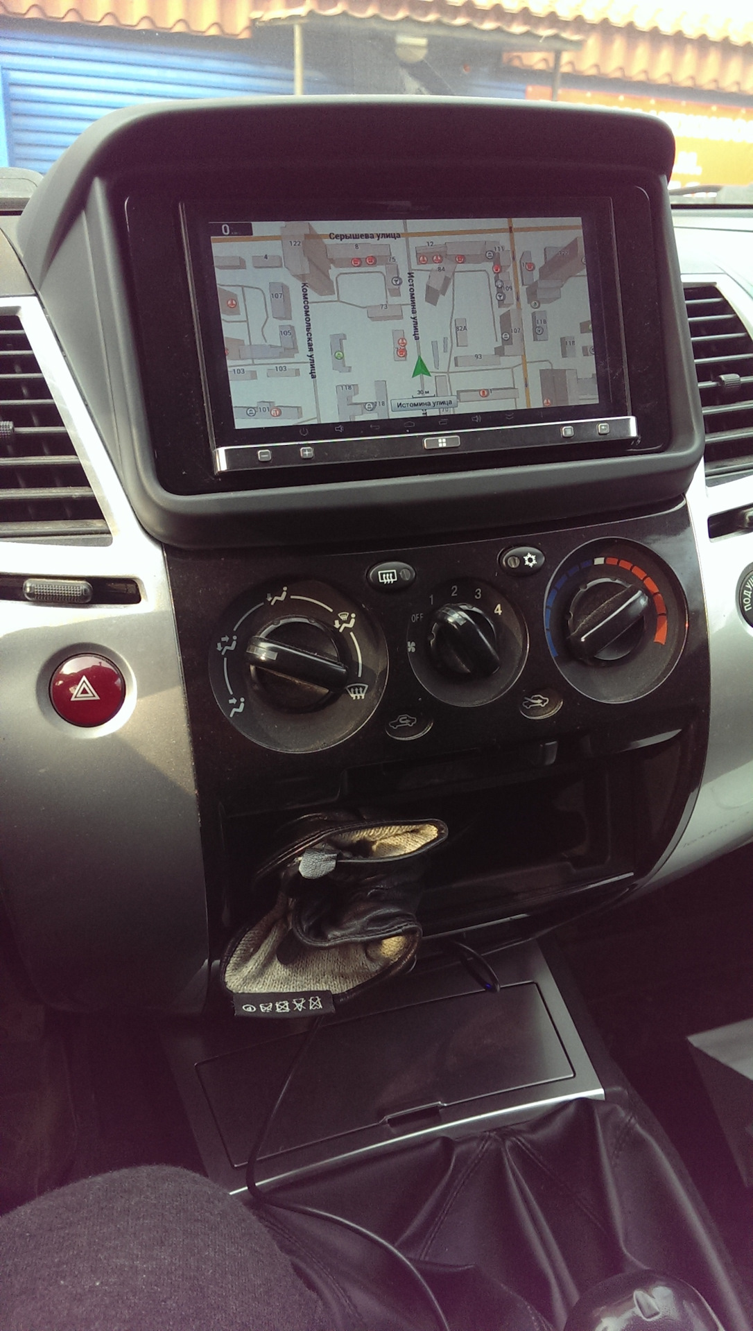 Установка рамки и магнитофона — Mitsubishi Pajero Sport (2G), 2,5 л ...
