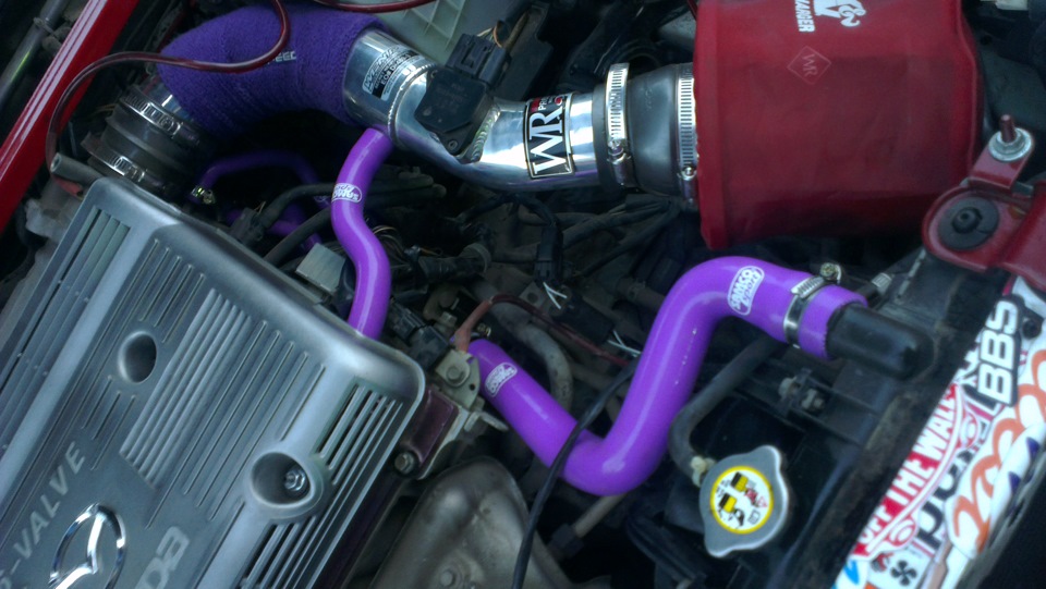 Шланги антифризовые 2109. Патриот 2011 шланг топливный под капотом. Дренажная трубка нива. Шланги под капотом исис. Шланги под капотом нива 21214 инжектор.