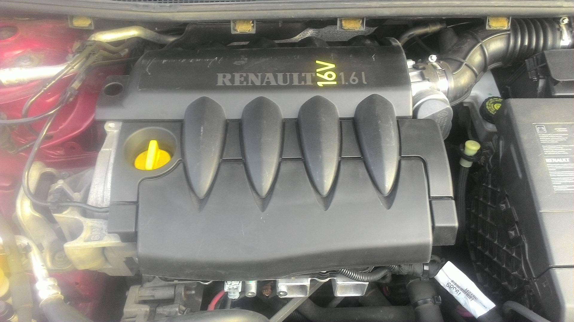 Двигатель к4м 1.6 16 купить. Крышка двигателя Renault Fluence 1.6. Мотор Рено Меган 2.0. Двигатель Рено Флюенс 1.6. Двигатель Рено Меган 2 1.6 к4м.