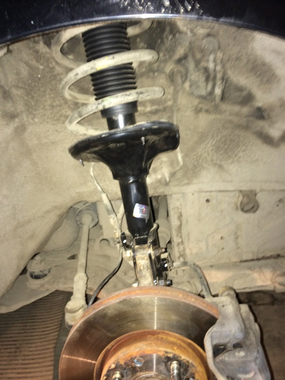5.Замена передних амортизаторов. — Hyundai Elantra (3G), 1,8 л, 2005 ...