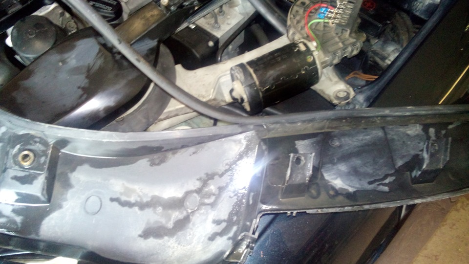 Чистка механизма дворника — Mercedes-Benz E-class (W210), 3,2 л, 1998 ...