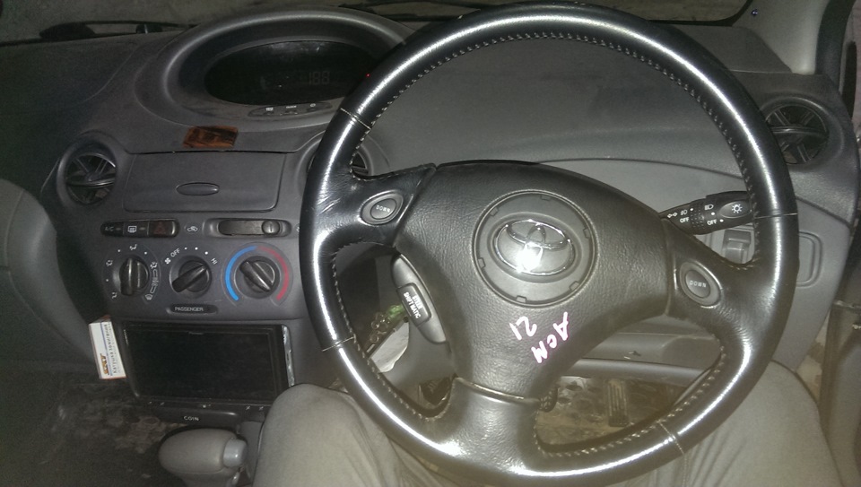 Руль с кнопками — Toyota Vitz (10), 1 л, 2001 года | тюнинг | DRIVE2