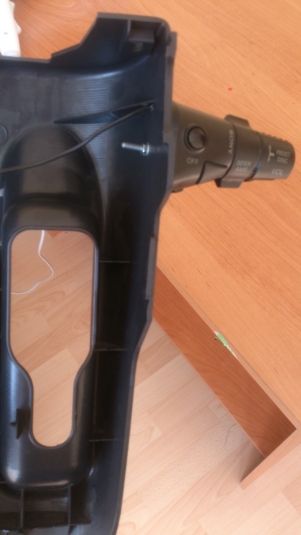 провел провод, прилепил, закрутил — Toyota Allex