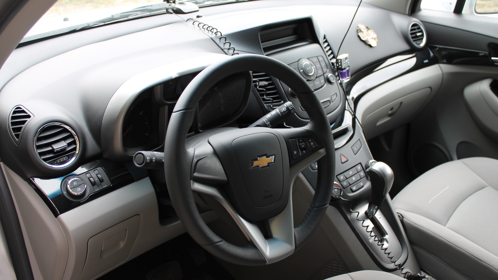 Chevrolet Orlando (1G) 1.8 бензиновый 2012 | Серебристый 