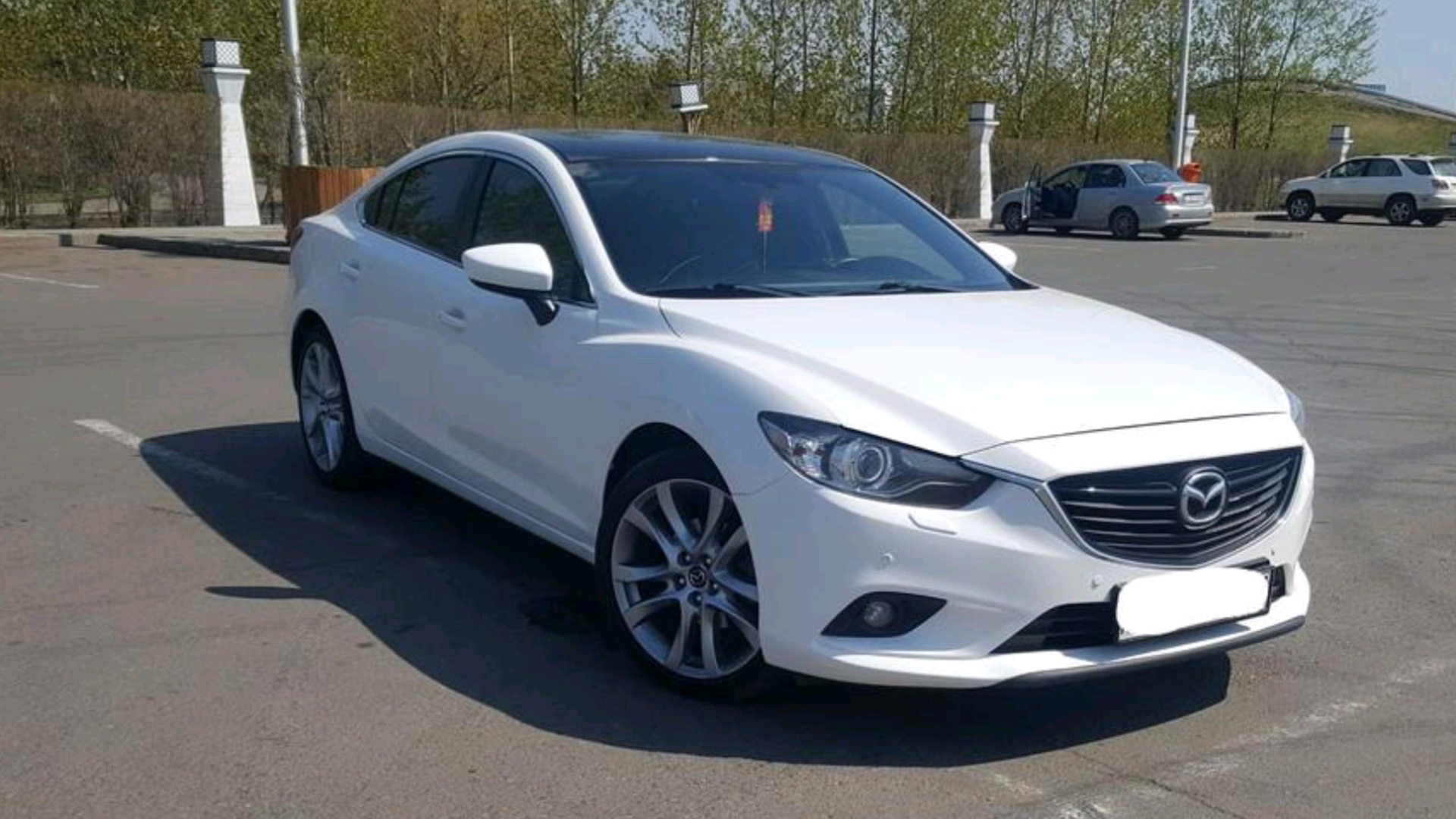 Бел 6. Mazda 6 белая. Белый металлик Мазда 6.