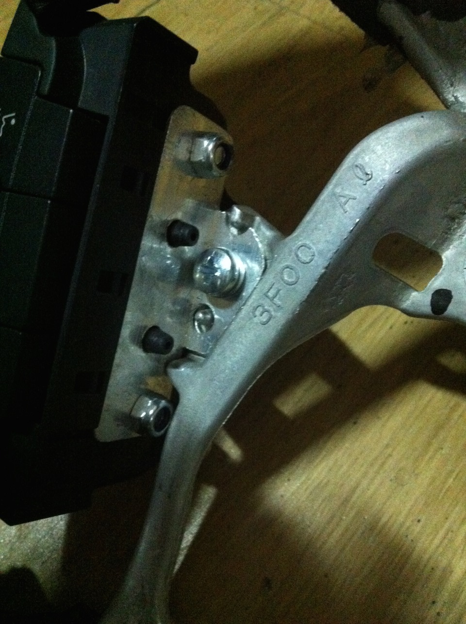 самодельное крепление для кнопок блютус в руль lancer — Mitsubishi Lancer X