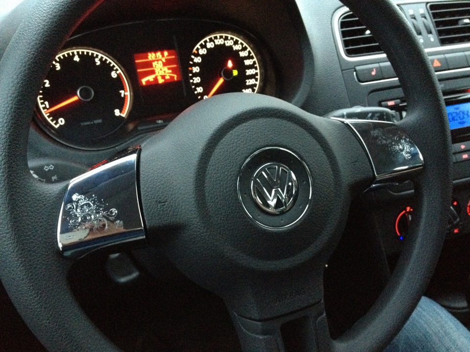 Рулевая фольксваген поло. VW Polo sedan 2014 руль. Руль VW Polo sedan 2013. Руль VW Polo sedan 2015. Volkswagen Polo руль 2013.