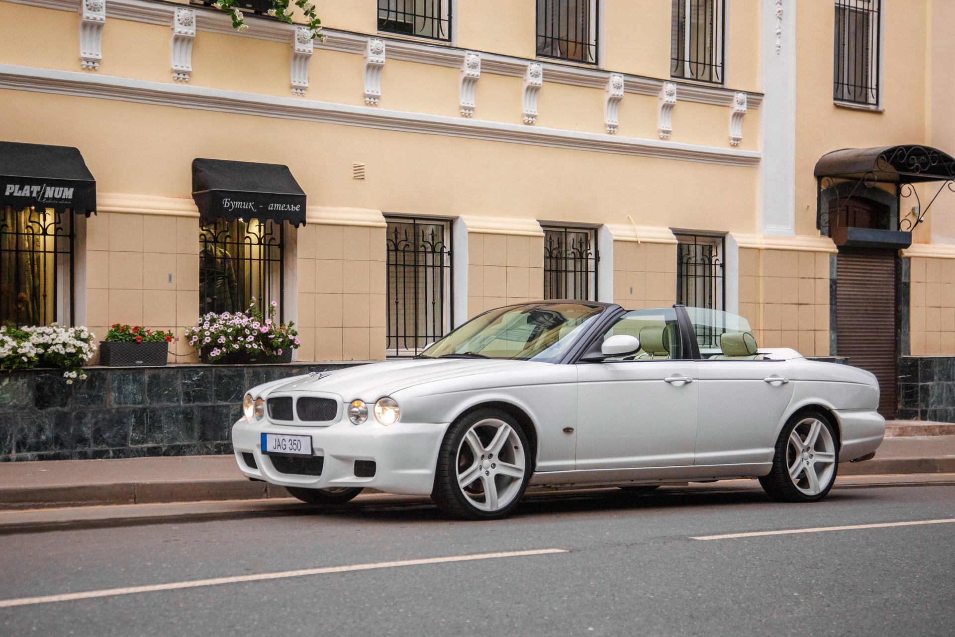 Jaguar XJ vi 2012