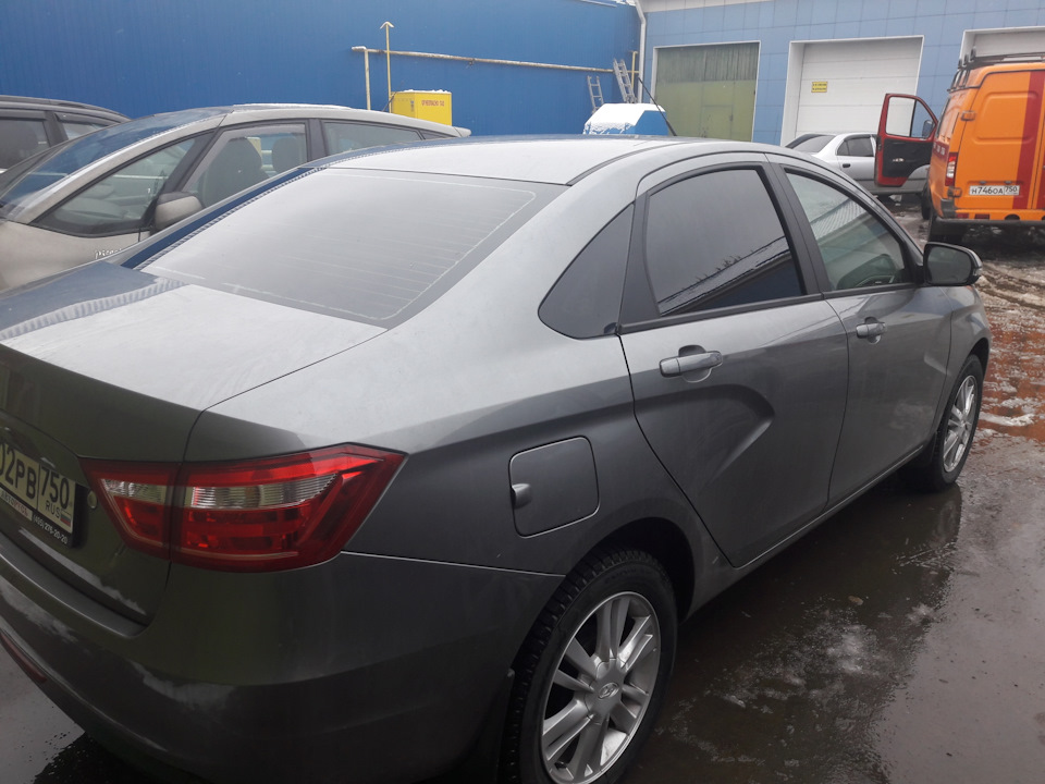 Тонировка. Самодельный жабо заднего стекла — Lada Vesta, 1,6 л, 2017 ...