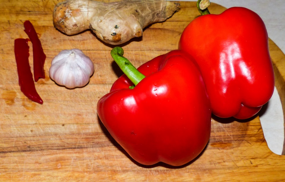 курица гунбао рецепт китайская кухня. 578b402s 960. курица гунбао рецепт китайская кухня фото. курица гунбао рецепт китайская кухня-578b402s 960. картинка курица гунбао рецепт китайская кухня. картинка 578b402s 960. На подходе восточный новый год, а я как раз освоила ну очень вкусное и несложное сычуаньское блюдо. Ему, конечно, положено быть адски острым, но я, конечно, делала не адски, а чтобы ребенок мог есть :) Считается, что блюдо получило название от титула его изобретателя, а изобрели его аж в XIX веке.