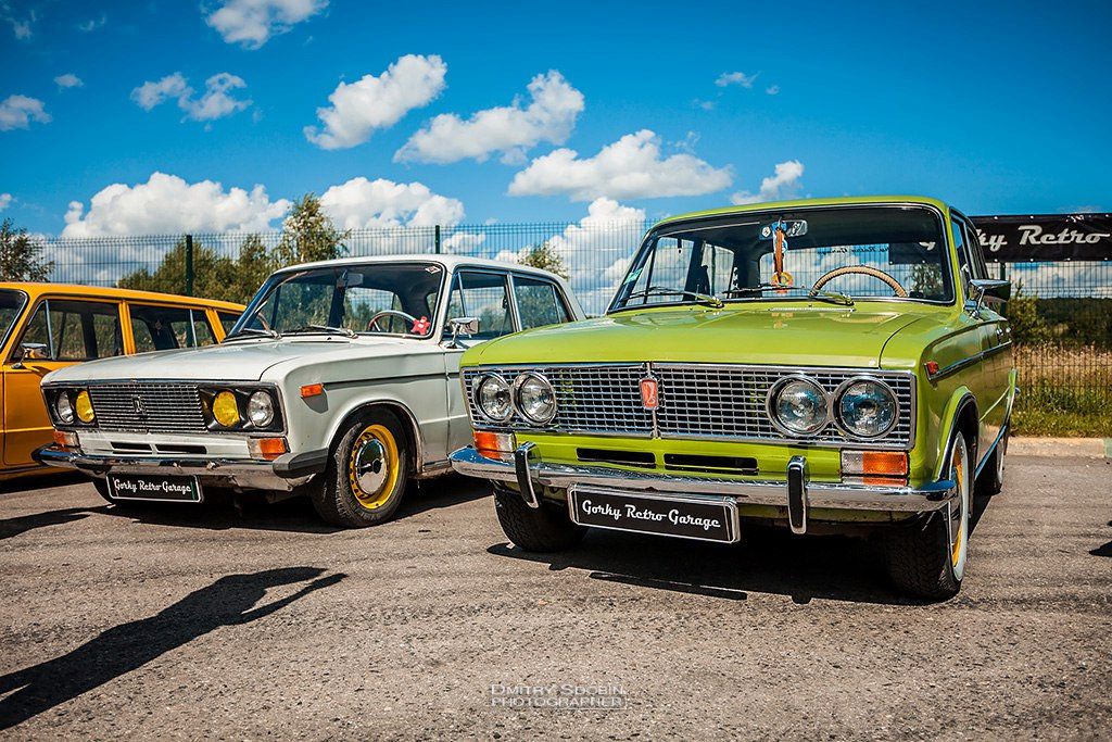 Автомобиль нижний. Ретро автомобилей сходка. Выставка ретро автомобилей Нижний Новгород. Ретро машины Нижний Новгород. Ретро автомобили в Изборске.