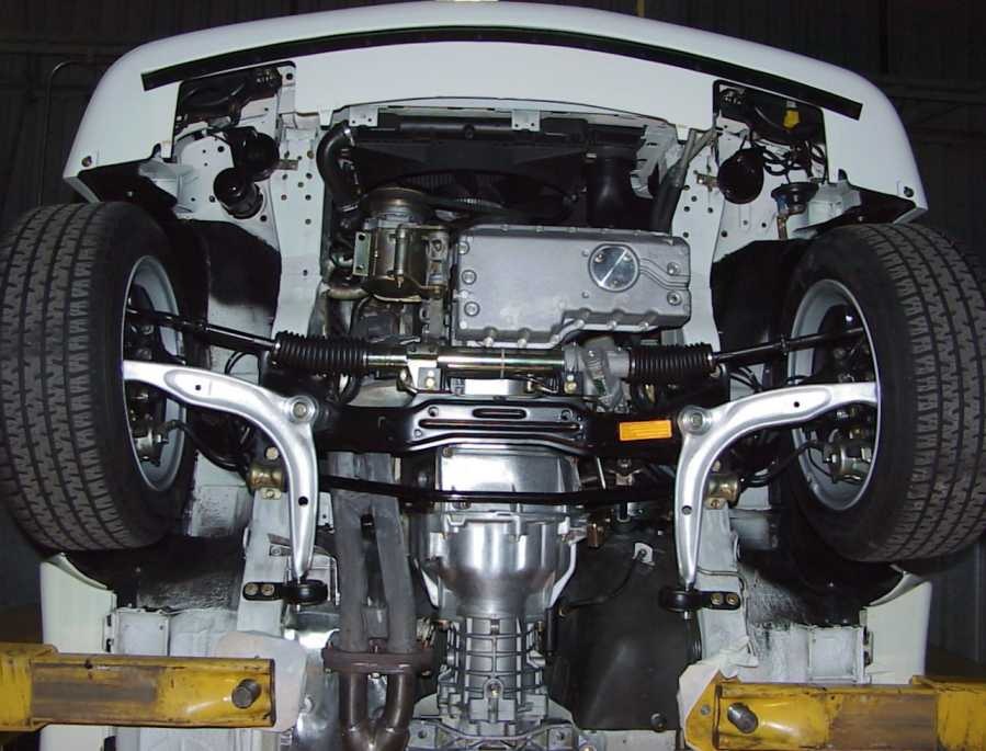 Третья снизу. БМВ е46 вид снизу. БМВ е46 полный привод. Передняя подвеска БМВ е46 полный привод. Полный привод BMW e46 снизу.