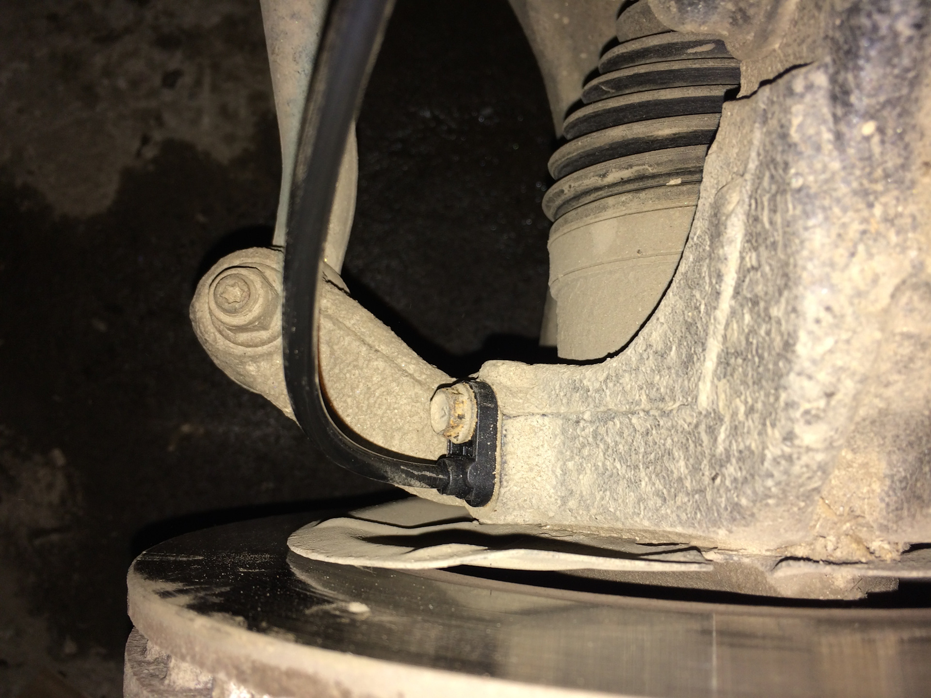 Датчик абс на заднюю ступицу ниссан кашкай j11. 6. Датчик абс nissan x-trail 32. Замена датчика абс ниссан теана. Датчик абс ниссан тиида передний как снять.