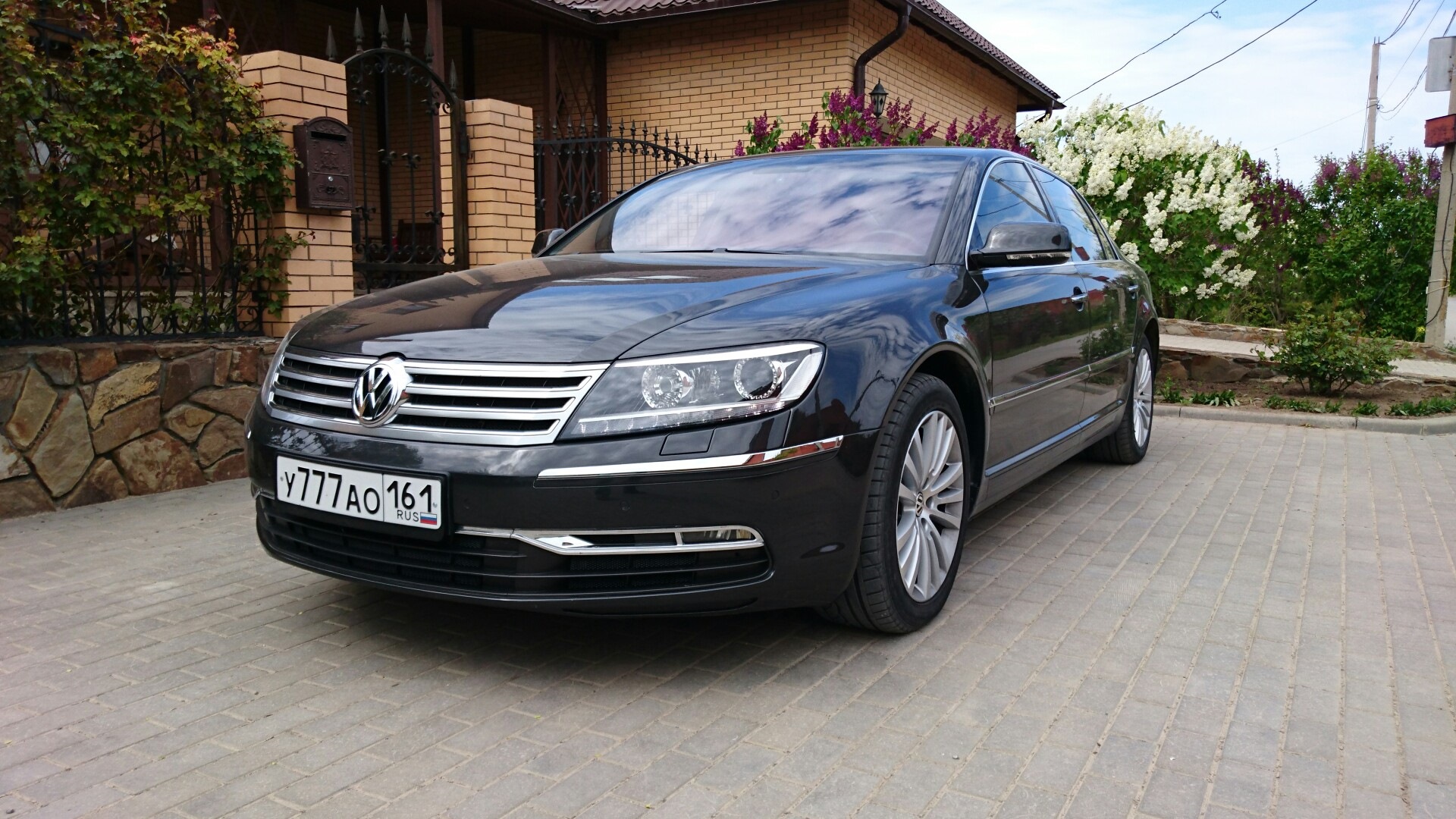 Фаэтон отзывы. Фольксваген Фаэтон 2. Фольксваген Фаэтон 2023. VW Phaeton 2013. Фольксваген Фаэтон Лонг 2008.