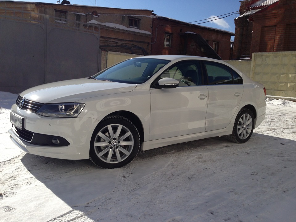 Джетта 1.4 турбо. VW Jetta 6 серебристый. Серебристая Джетта 6 на 17. Volkswagen Jetta 2014 1.6 at серебристый.