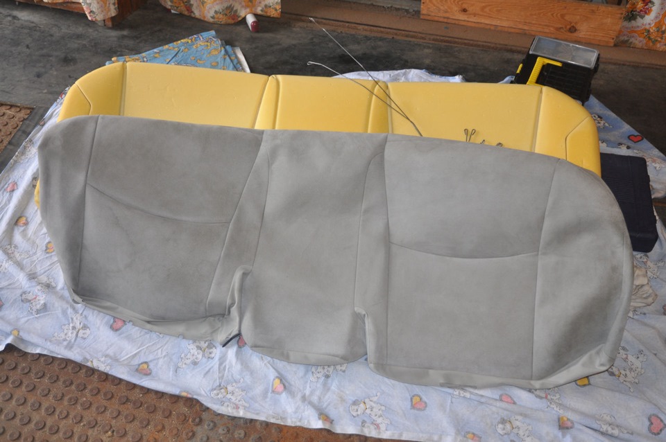 еще не стиранная обивка — Toyota Prius (30)