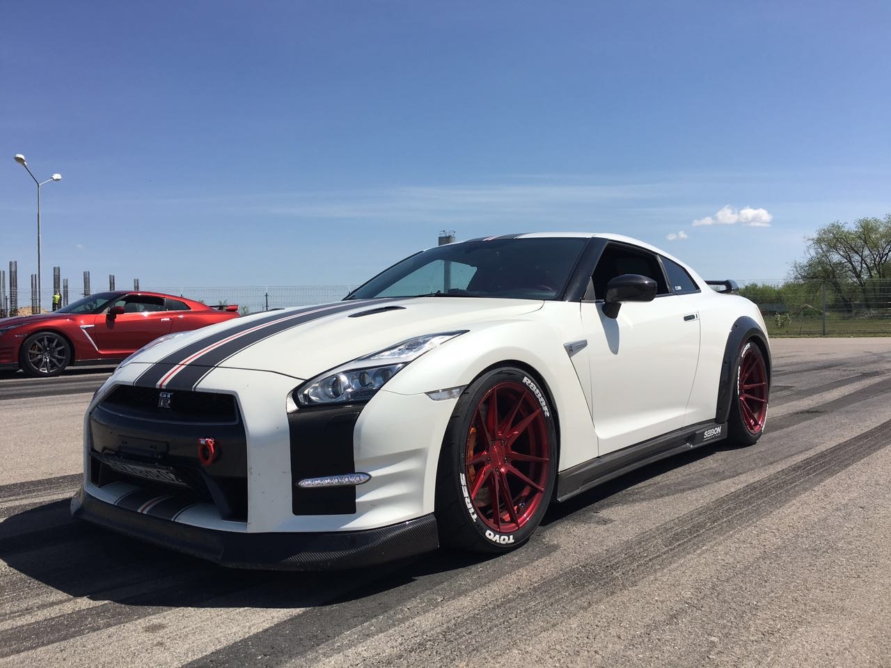 Nissan GTR White Tuning