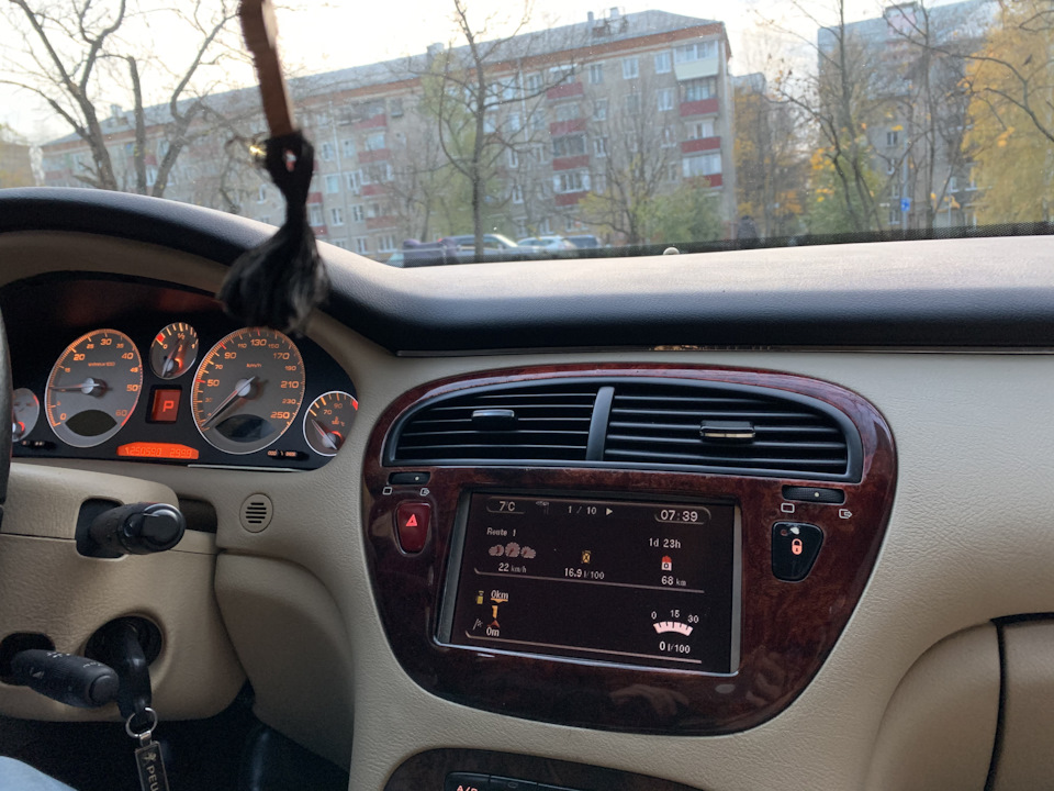 Панель пежо 607. Дисплей Peugeot 607. Peugeot 607 Okno podnoat Verh. Пежо 207 замена дисплея. Ветровой экран Пежо.