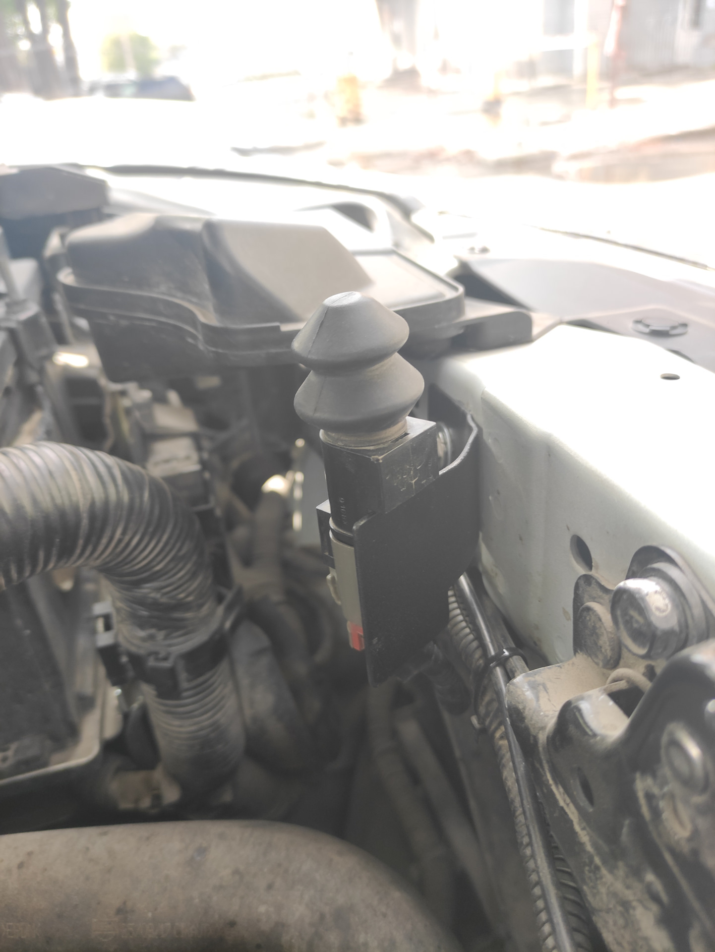 Концевик капота — Nissan Qashqai (2G), 2 л, 2017 года | своими руками ...