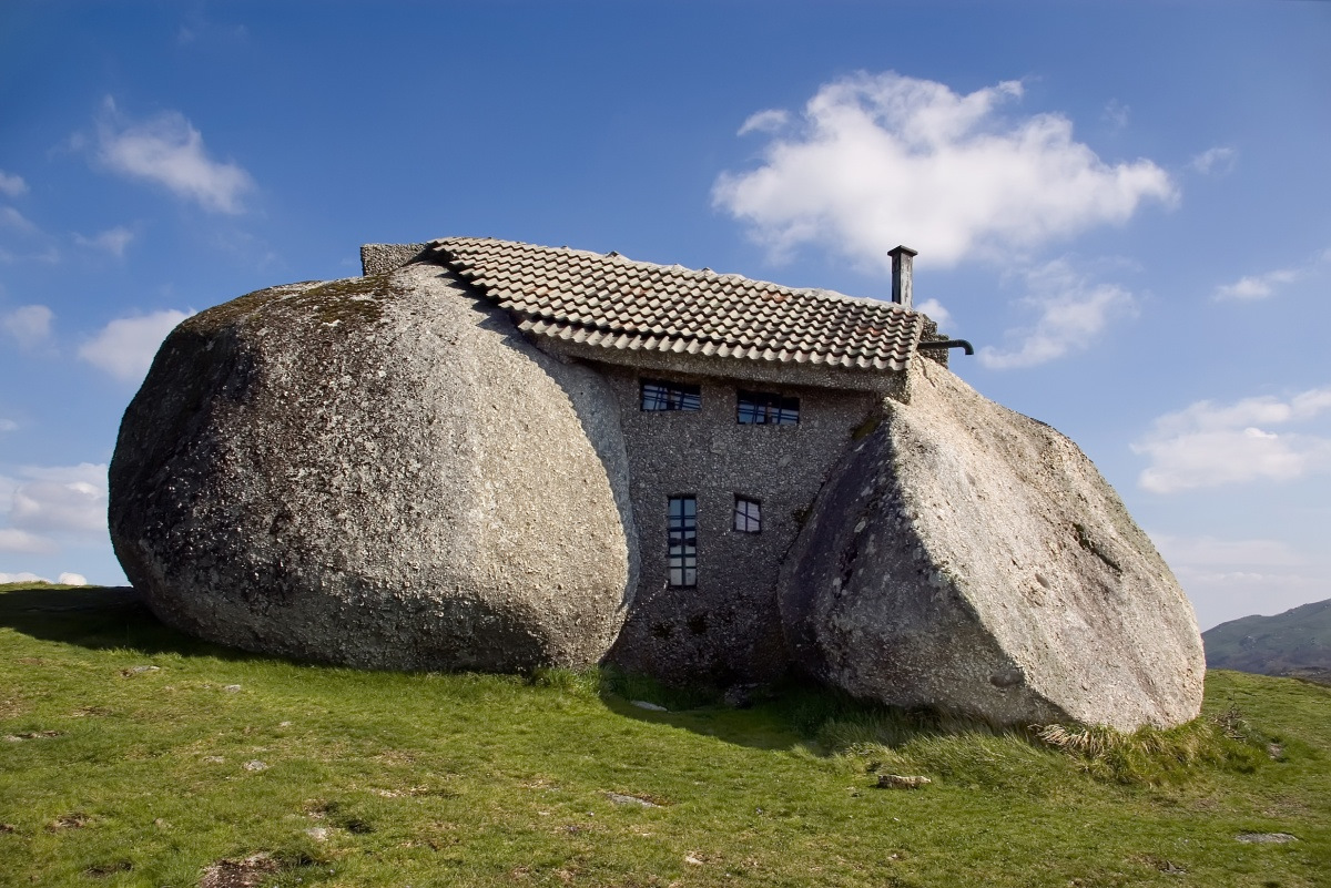 Дом камень в Португалии