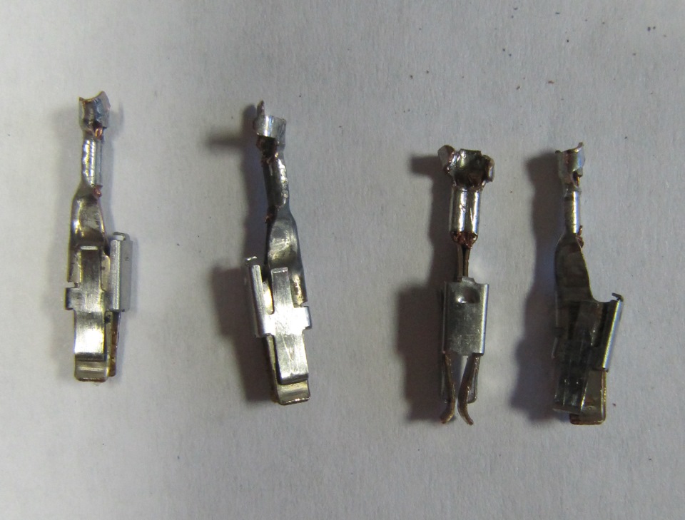 6r0971537e. Клемма vw. 6r0971235c. Замена клемм аккумулятора. Минусовая клемма туарег 1.