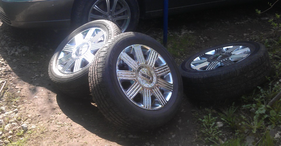 Летняя резина на оригинальных дисках — Lincoln Town Car III