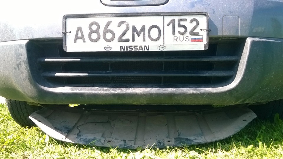 Защитная сетка в передний бампер — Nissan Qashqai (1G), 2 л, 2007 года ...