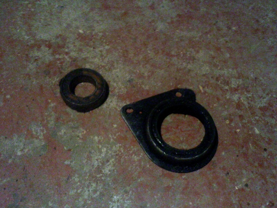 Подвесная опора правой полуоси - Volkswagen Transporter T4, 2,5 л, 1997 года сво