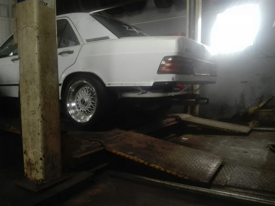 Давно не писал, был очень занят. Мерс получил ряд обновлений и ...