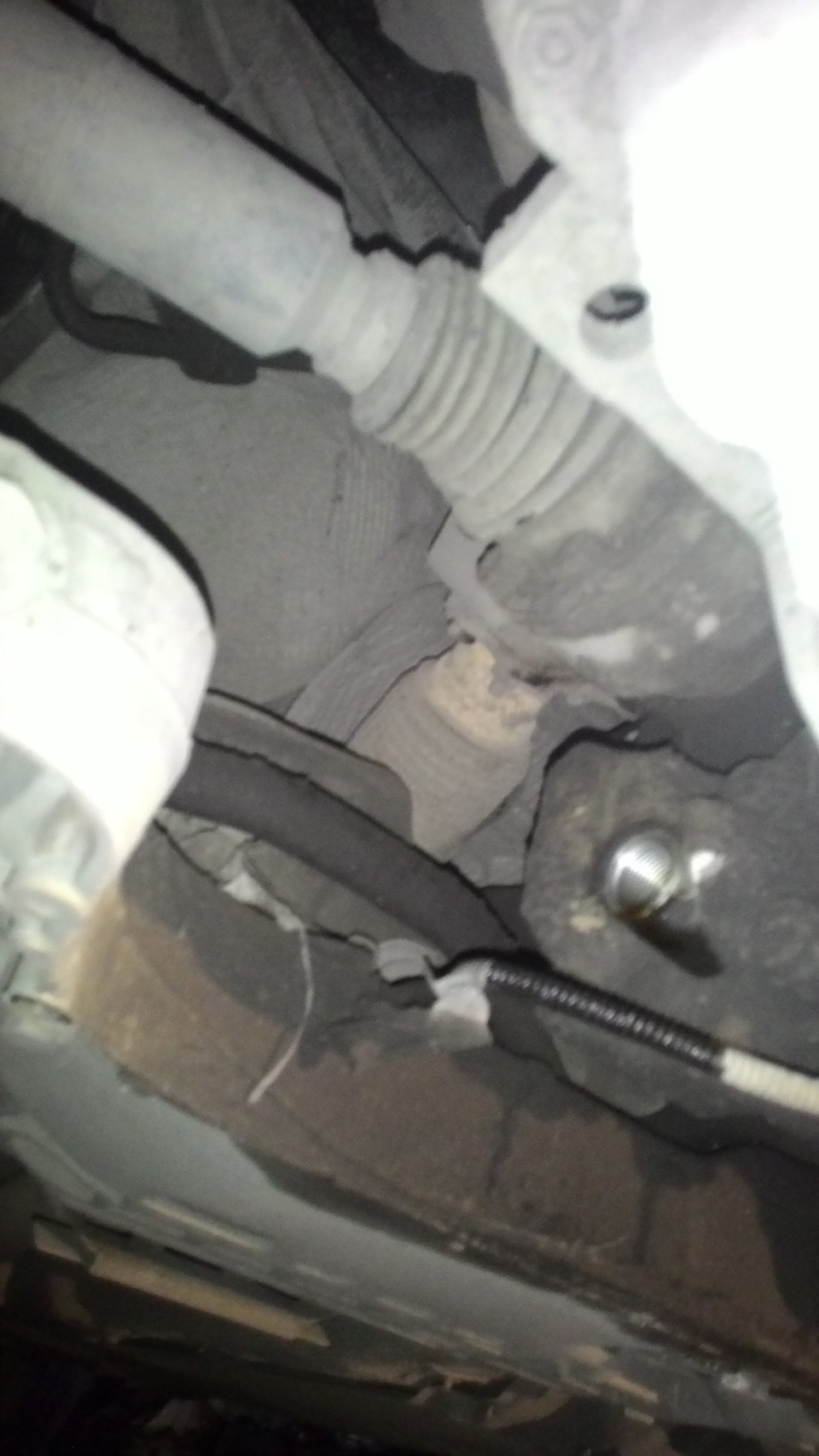 Сливная пробка на переднем редукторе — Volkswagen Passat Variant (B6)