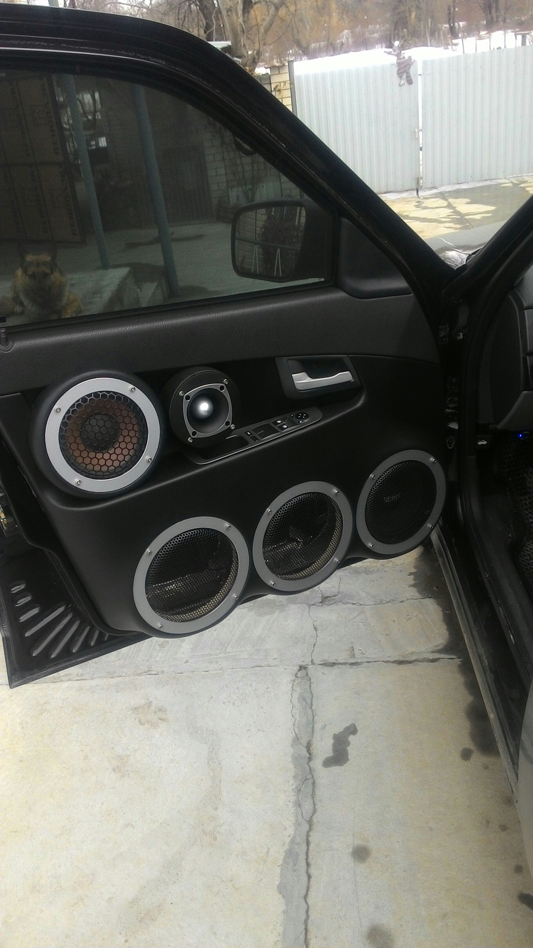 Задние динамики приора седан. Акустика приоры. Акустика приоры. Подиумы приора 2х20. Подиумы приора 16.