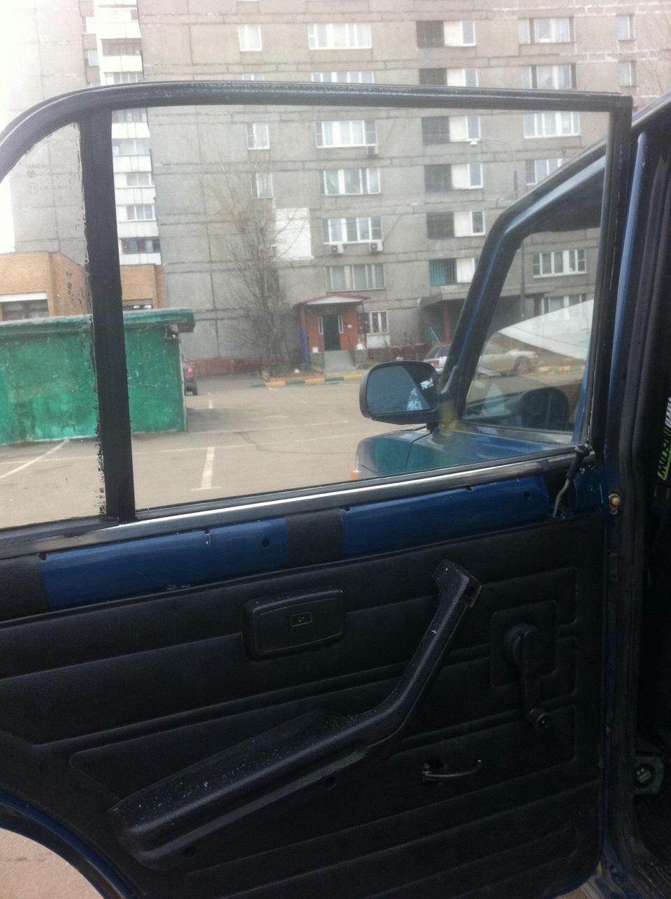 Снятие тонировки и очистка заднего стекла. — LADA 21053, 1,5 л., 2004 ...