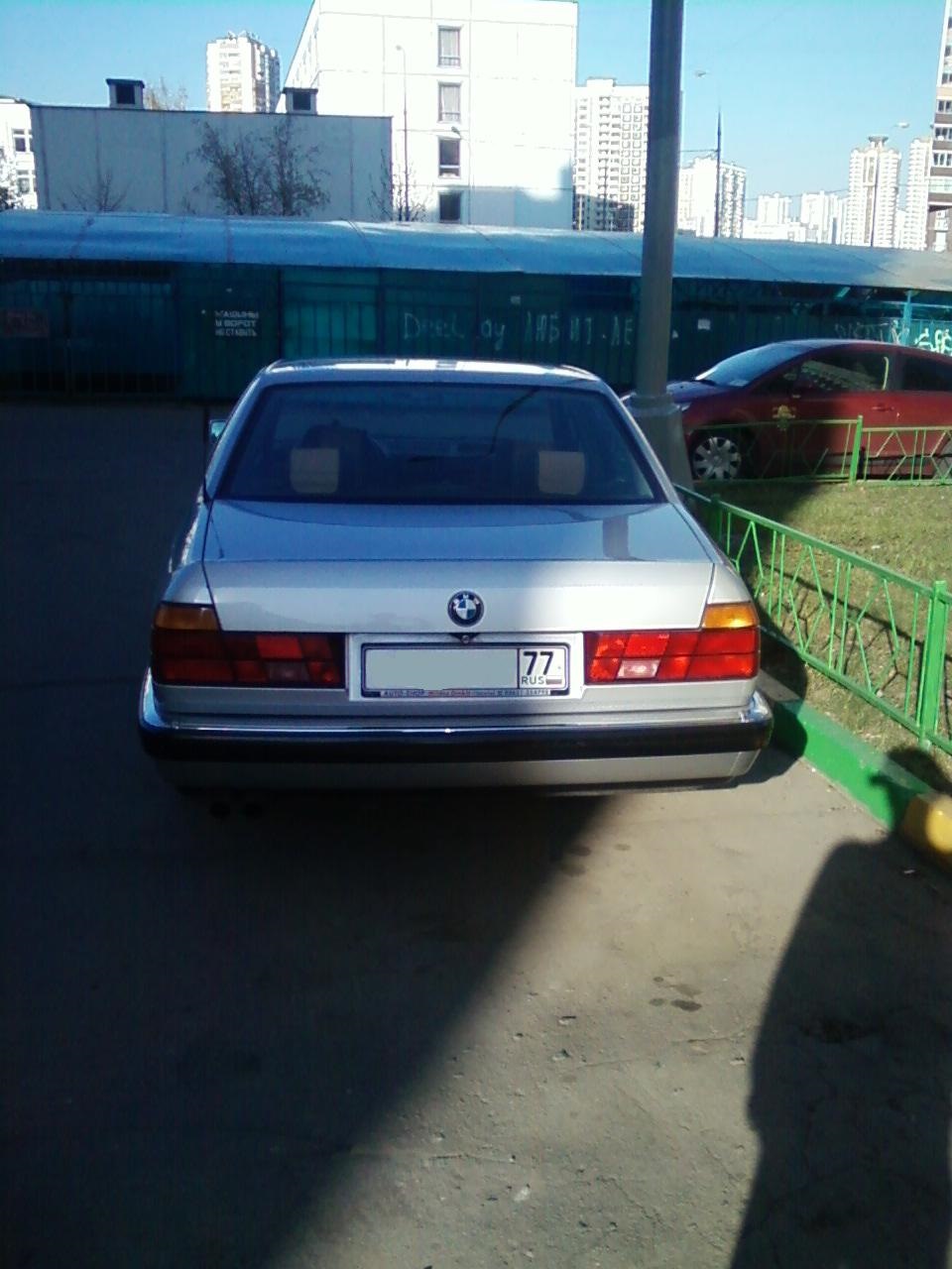 Интересное в Москве: БМВ Е32 во дворе дома. — Jaguar XJ6 (XJ40), 3,2 л,  1994 года | наблюдение | DRIVE2