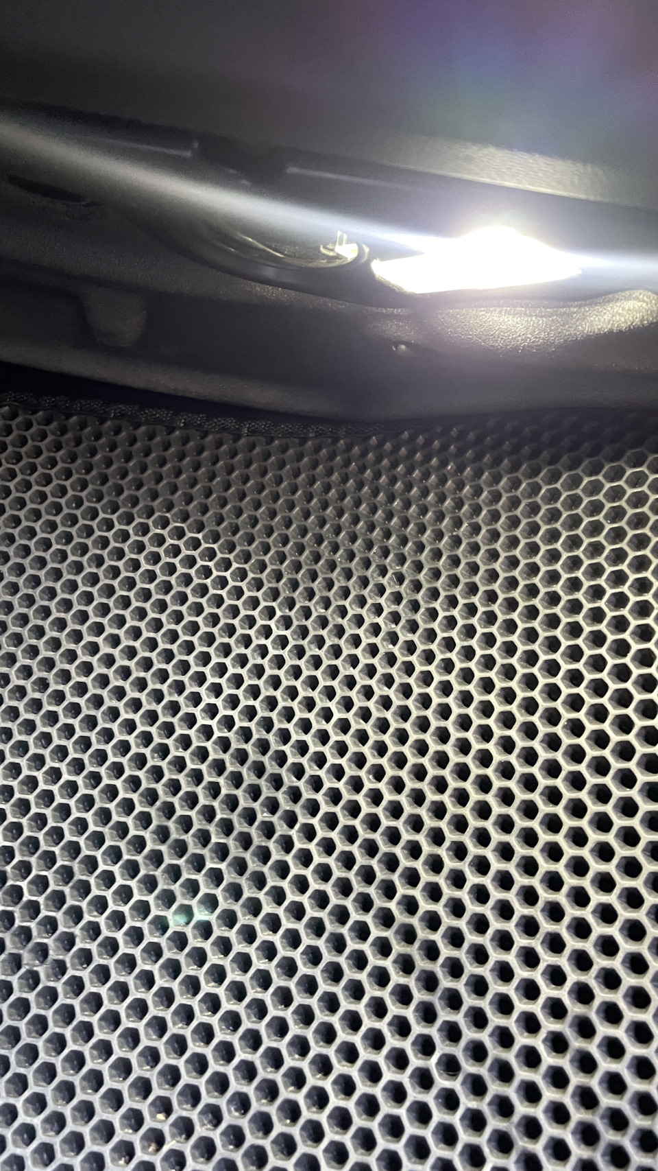 Подсветка пространства ног Led. — Volkswagen Passat B6, 2 л, 2005 года ...