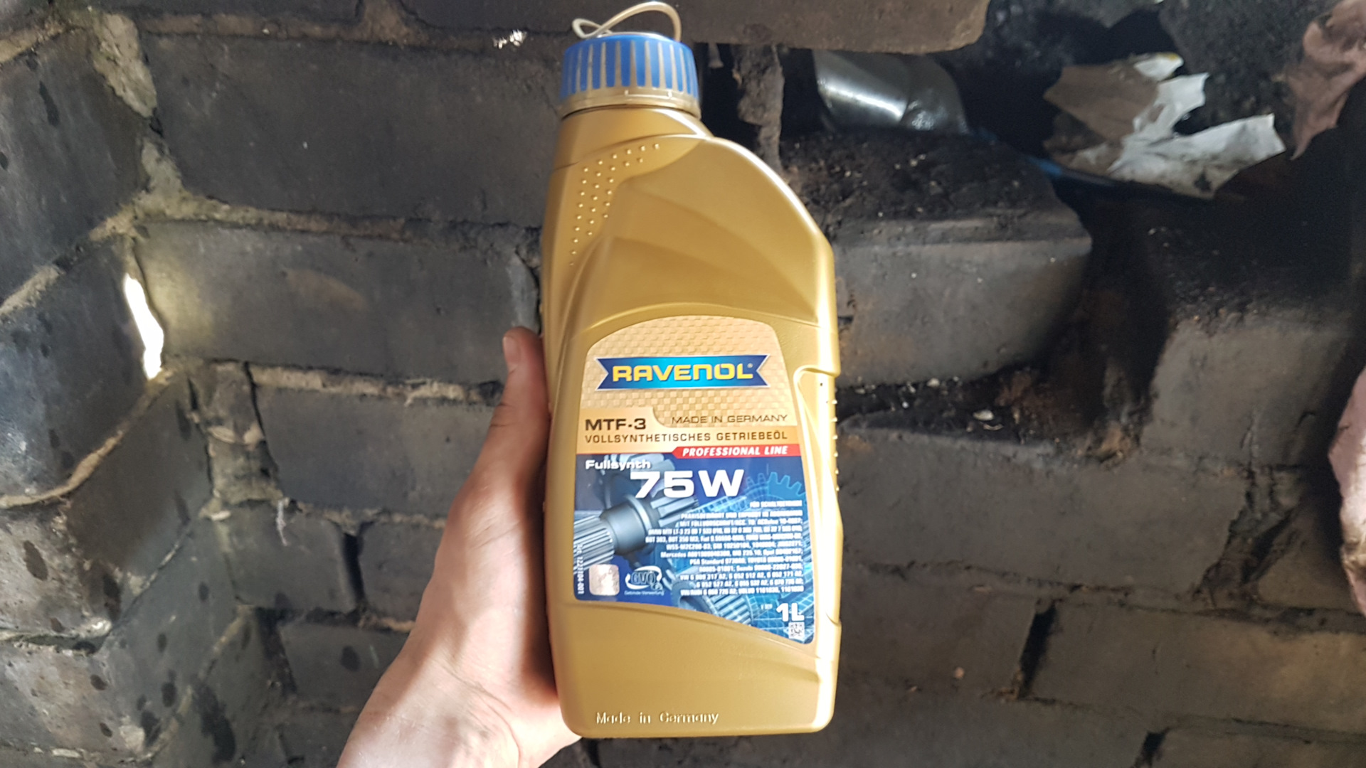 Масло мкпп тигуан 1.4. 1221104001 Ravenol. Замена масла в МКПП VW Tiguan 1.4. 4014835719811 Ravenol.