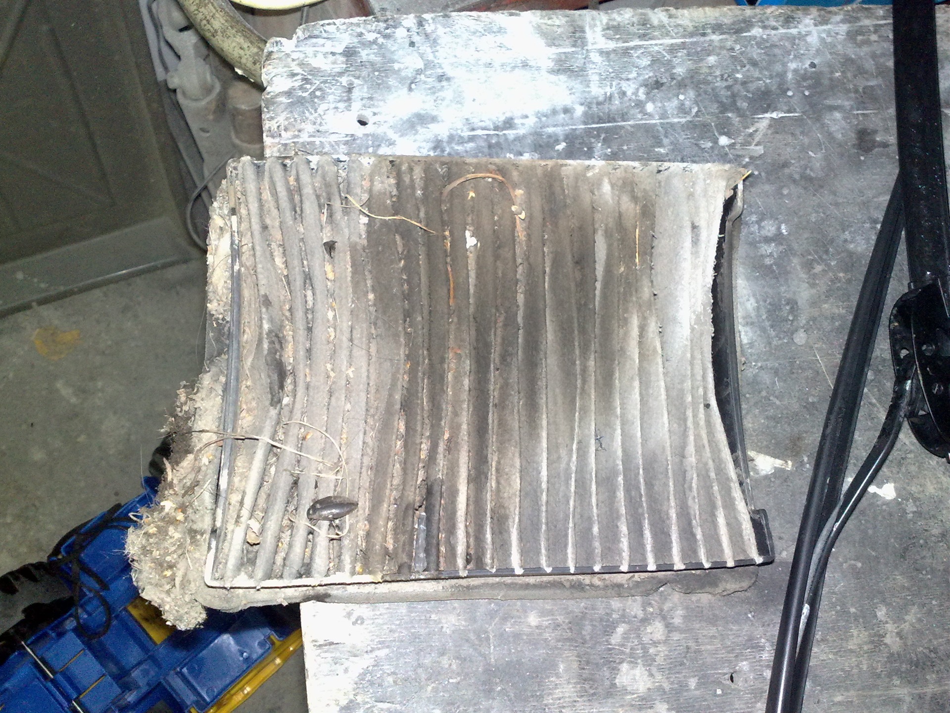 Замена салонного фильтра. — Lada 2112, 1,6 л, 2006 года | визит на ...