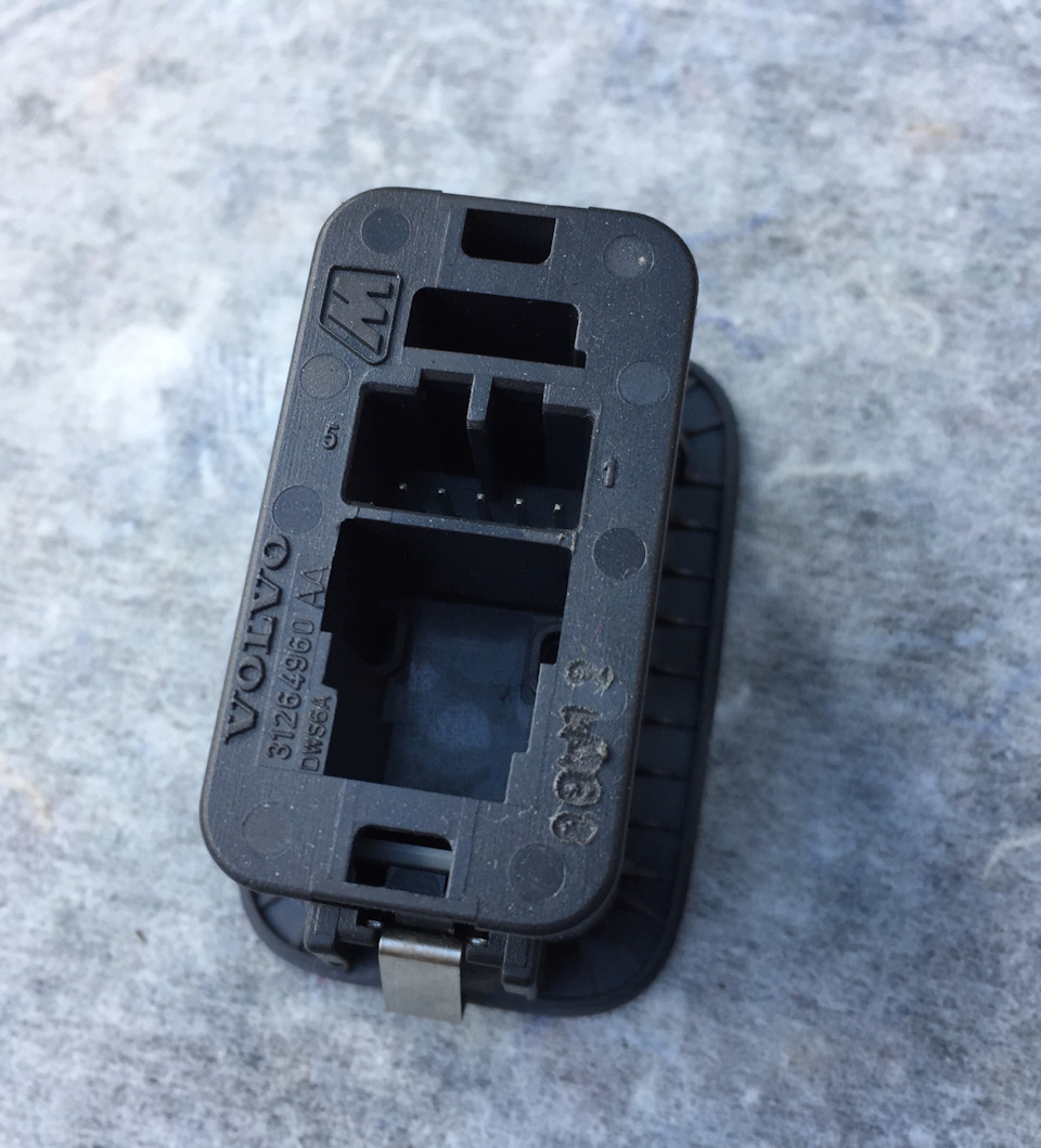 кнопка закрытия — Volvo XC60 (1G)