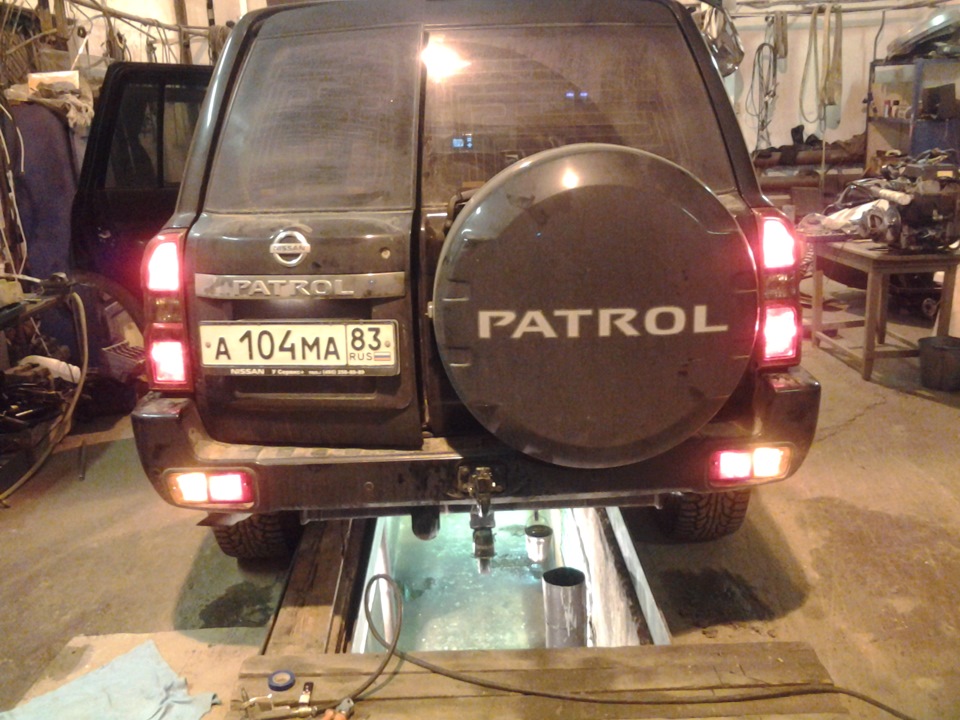 оживление задних фонарей - Nissan Patrol GR II (Y61), 3 л, 2007 года электроника