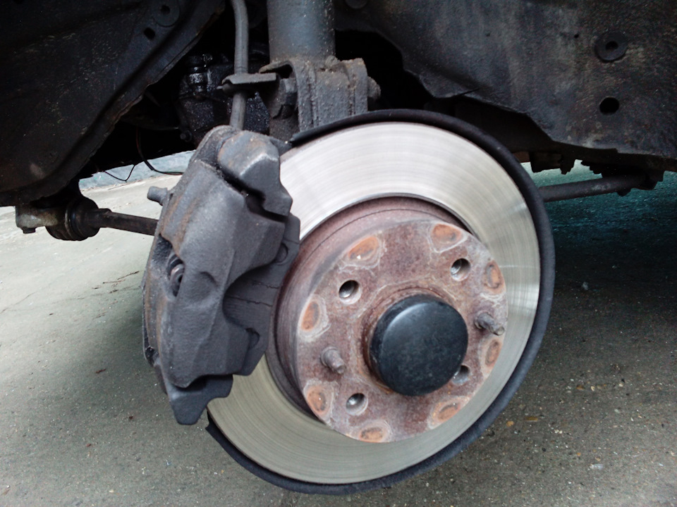 Замена тормозных дисков и колодок - Lada 2113, 1,6 л, 2007 года своими руками DR