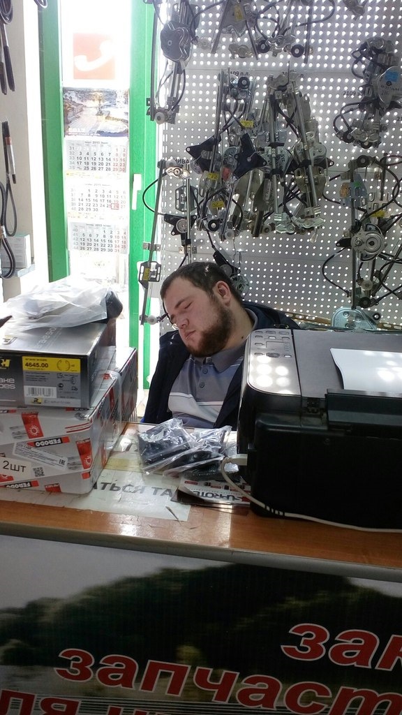 Магазин автозапчастей сотрудники детали авто. Смотреть фото Магазин автозапчастей сотрудники детали авто. Смотреть картинку Магазин автозапчастей сотрудники детали авто. Картинка про Магазин автозапчастей сотрудники детали авто. Фото Магазин автозапчастей сотрудники детали авто