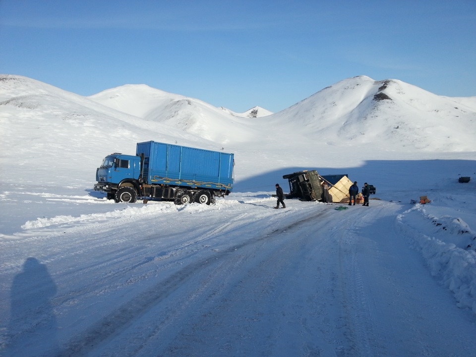 Arctic road. Зимник Тикси Якутск. Якутск Билибино зимник. Зимник Якутия 2022. Зимник Магадан Билибино.