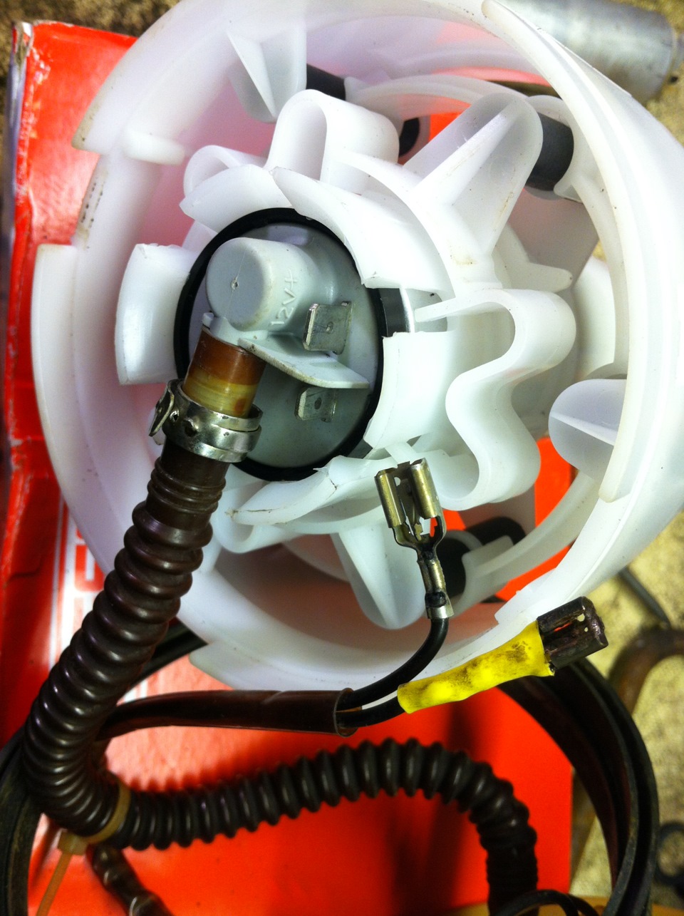 Сгорел бензонасос, внеплановая замена — Audi A6 (C5), 2,4 л, 1997 года ...