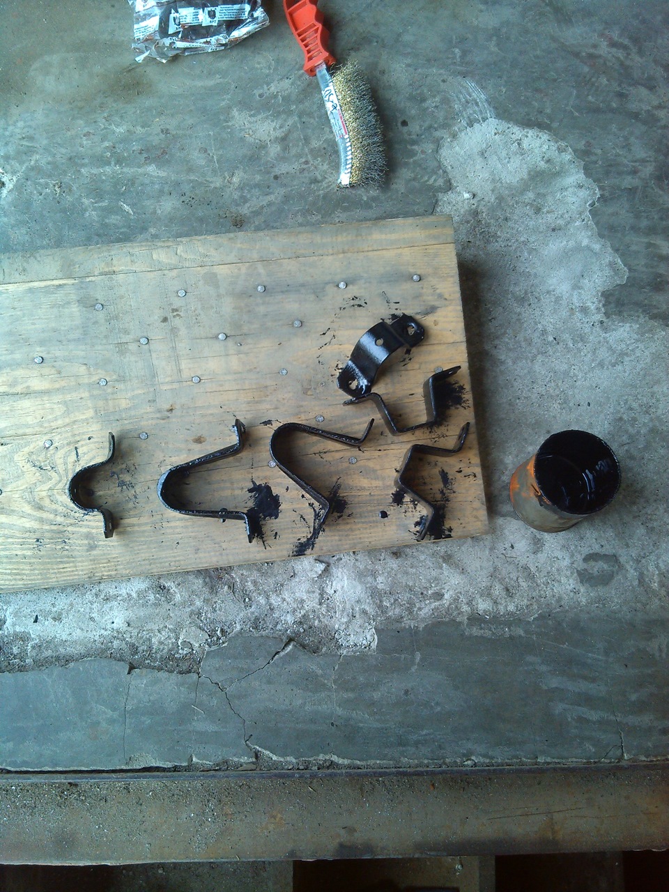 обработка, и замена резинок на стабилизаторе, и покрасил глушак ...